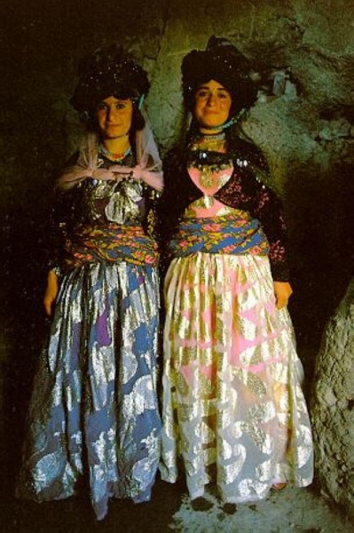 Fil:Kurdish-brides.jpg